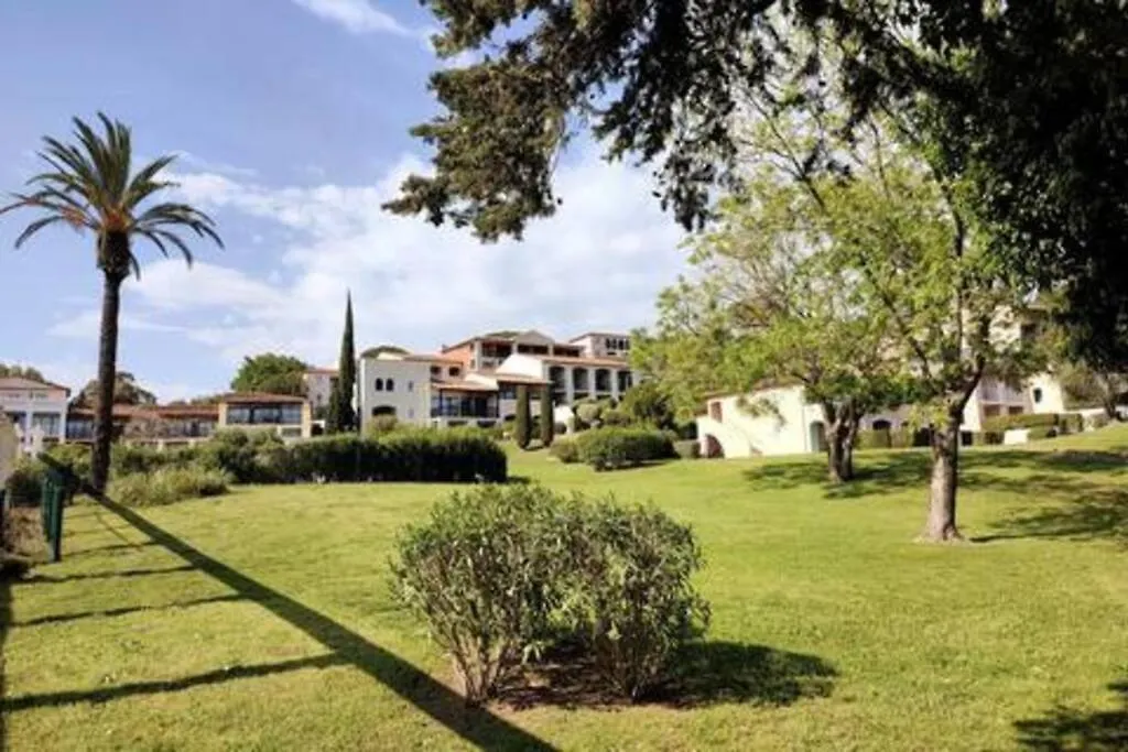 Chez Adriana Appartement Cosy Avec Jardin, Proche Plage Grimaud Fransa